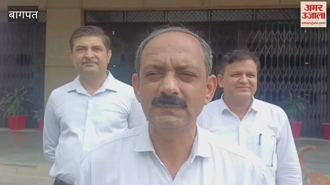 AAP Workers Submit Memo to Baghpat DM Demanding Reopening and Repair of Primary Schools