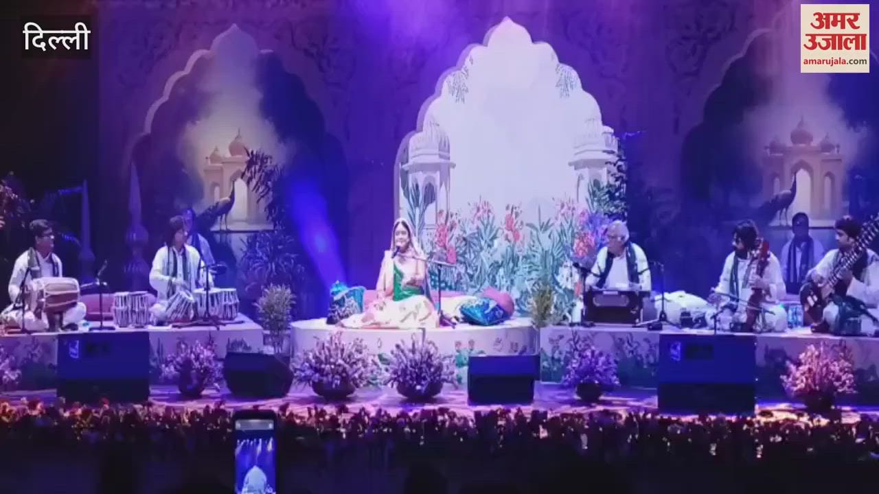 Sawan program organized in Kamani Auditorium people danced on Malini Awasthi Kajri