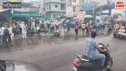 moving bike caught fire in Ghaziabad