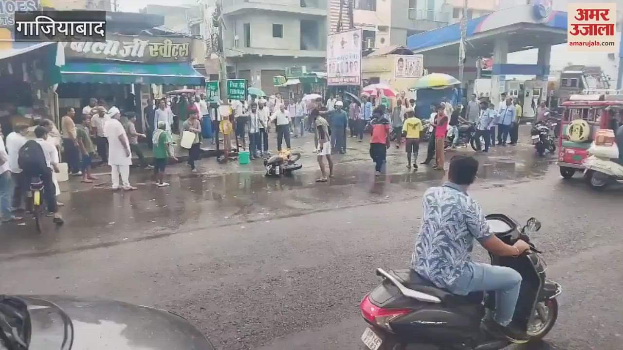 moving bike caught fire in Ghaziabad