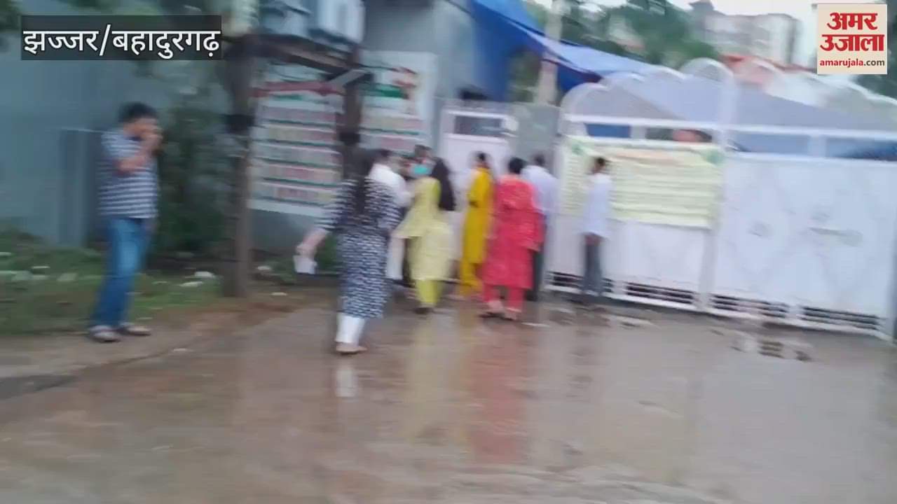 Candidates reached the centers amidst rain in Jhajjar