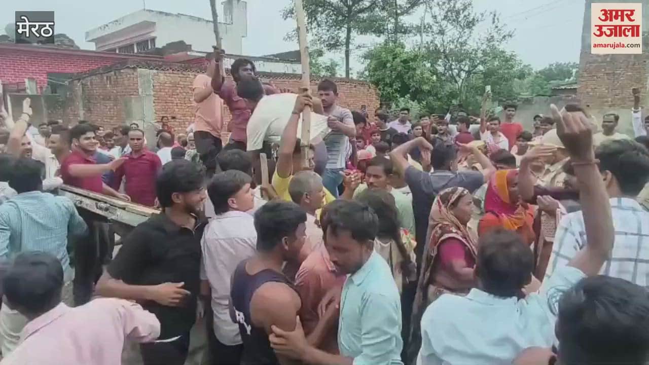 Bijnor: Villagers beat up suspicious youths, created ruckus when they were handed over to police, pelted stones at police
