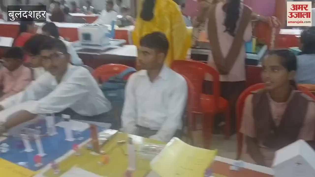 Models of Vidya Rathis in the exhibition in Bulandshahr, students will be selected for Mandal level exhibition