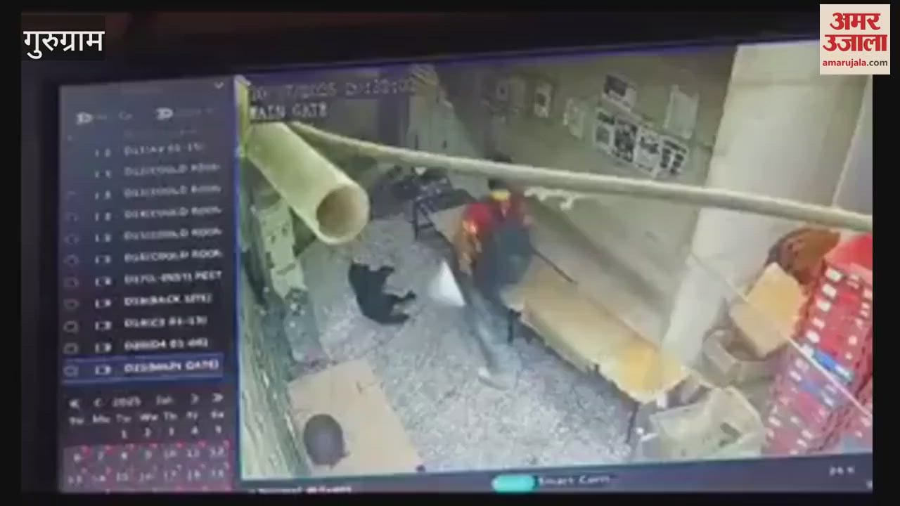 Three youths beat up a delivery boy at a Flipkart store