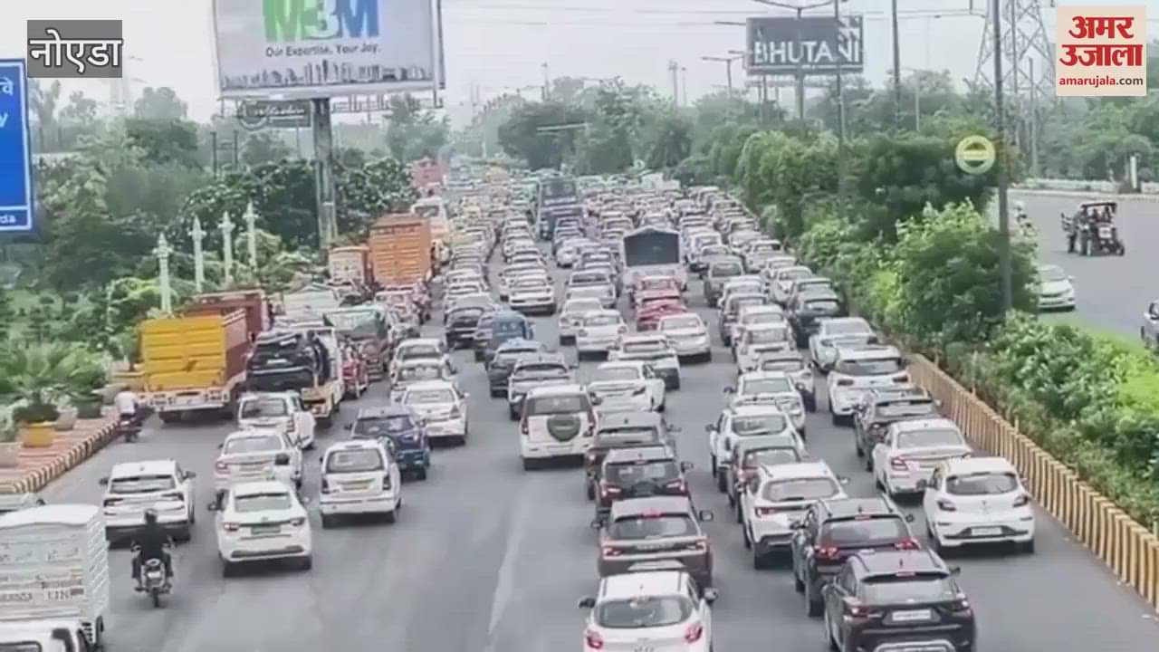 Truck loaded with wheat overturned in heavy rain Noida-Greater Noida Expressway