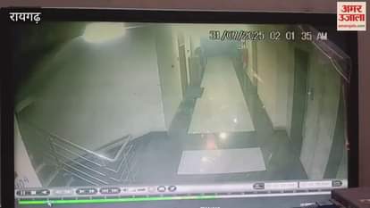 Four masked youths broke locks of three houses one after other