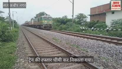 Ambulance stuck at crossing, accident averted due to driver's presence of mind