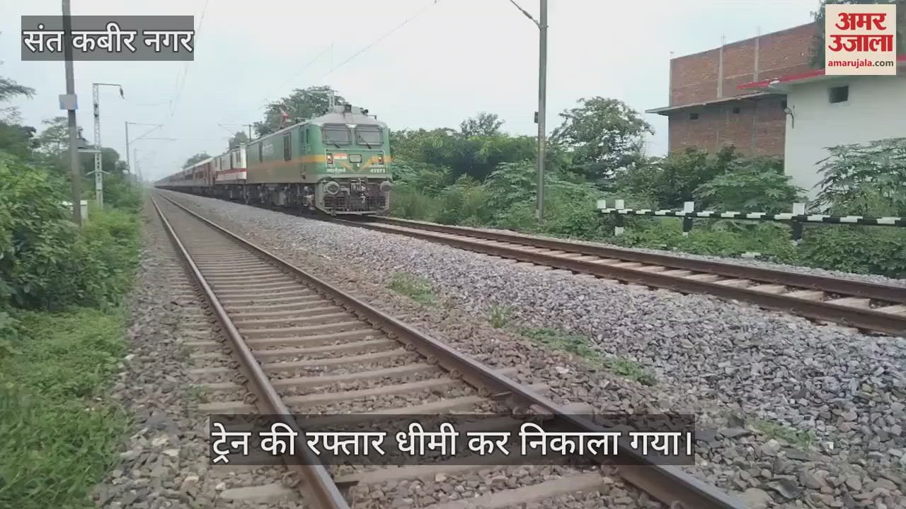 Ambulance stuck at crossing, accident averted due to driver's presence of mind