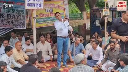 In Hisar, employees protested against UPS by wearing black badges and submitted a memorandum