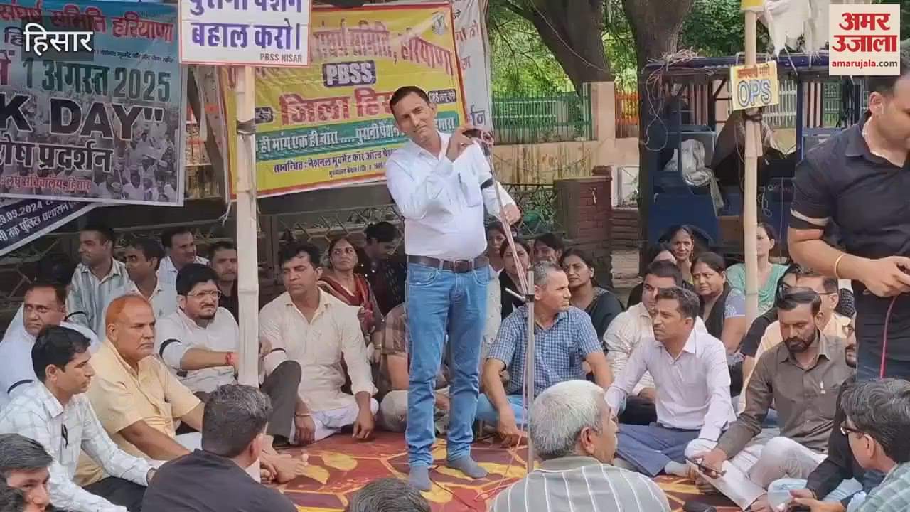 In Hisar, employees protested against UPS by wearing black badges and submitted a memorandum