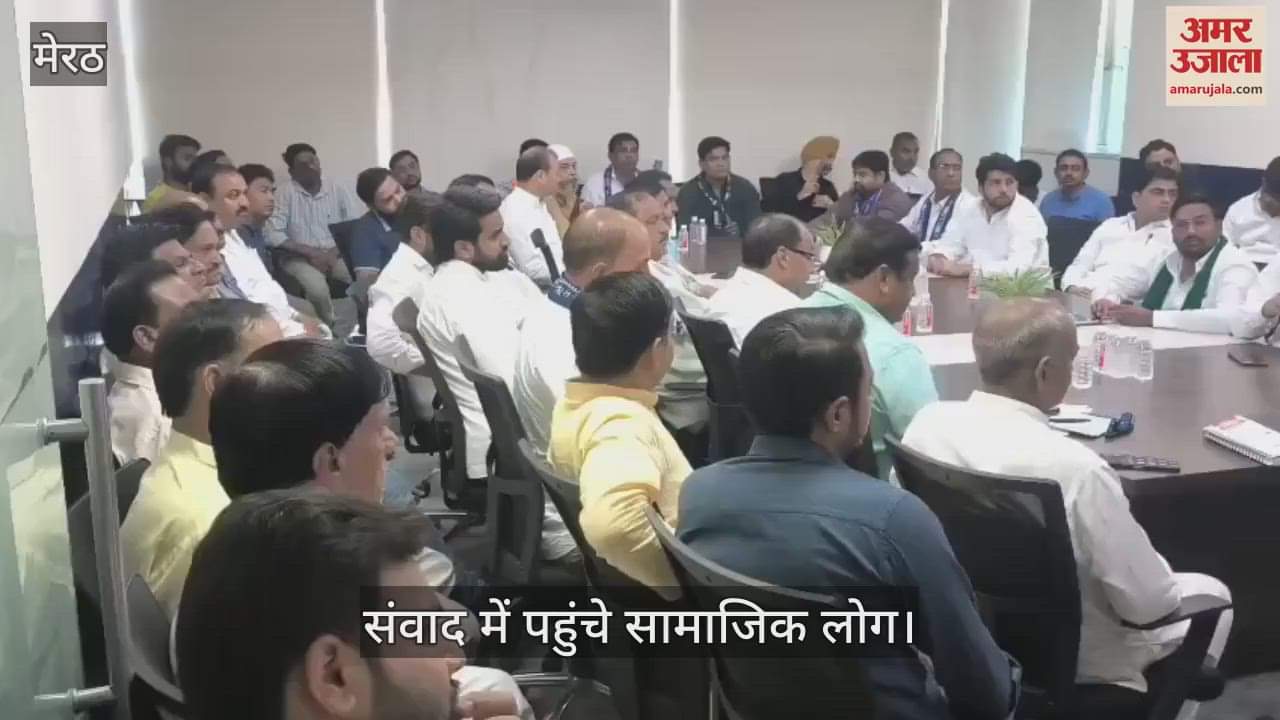 Social and political people arrived in conversation with Amar Ujala to prepare the outline of the program "Maa Tujhe Pranam"