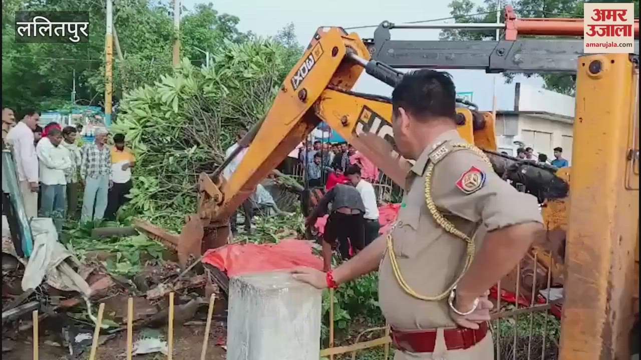 Truck collided with the wall of a petrol pump on the highway in Lalitpur, two people including the driver died