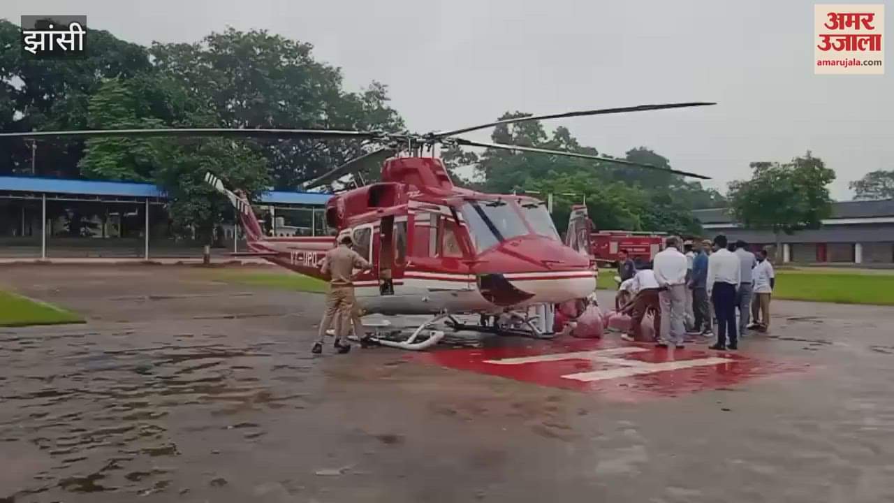 Helicopter reached police line in Jhansi to shower flowers