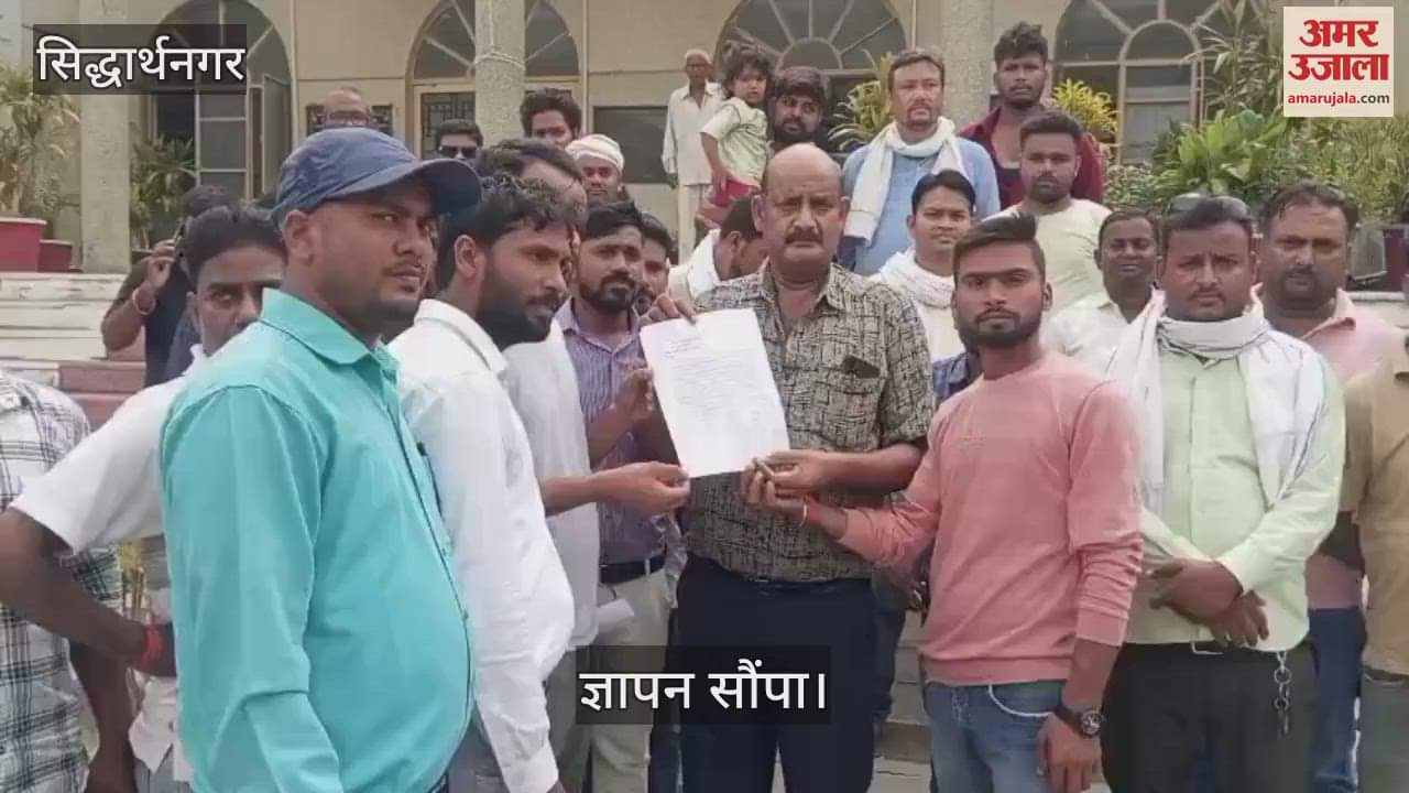 Electricity workers staged a protest and submitted a memorandum