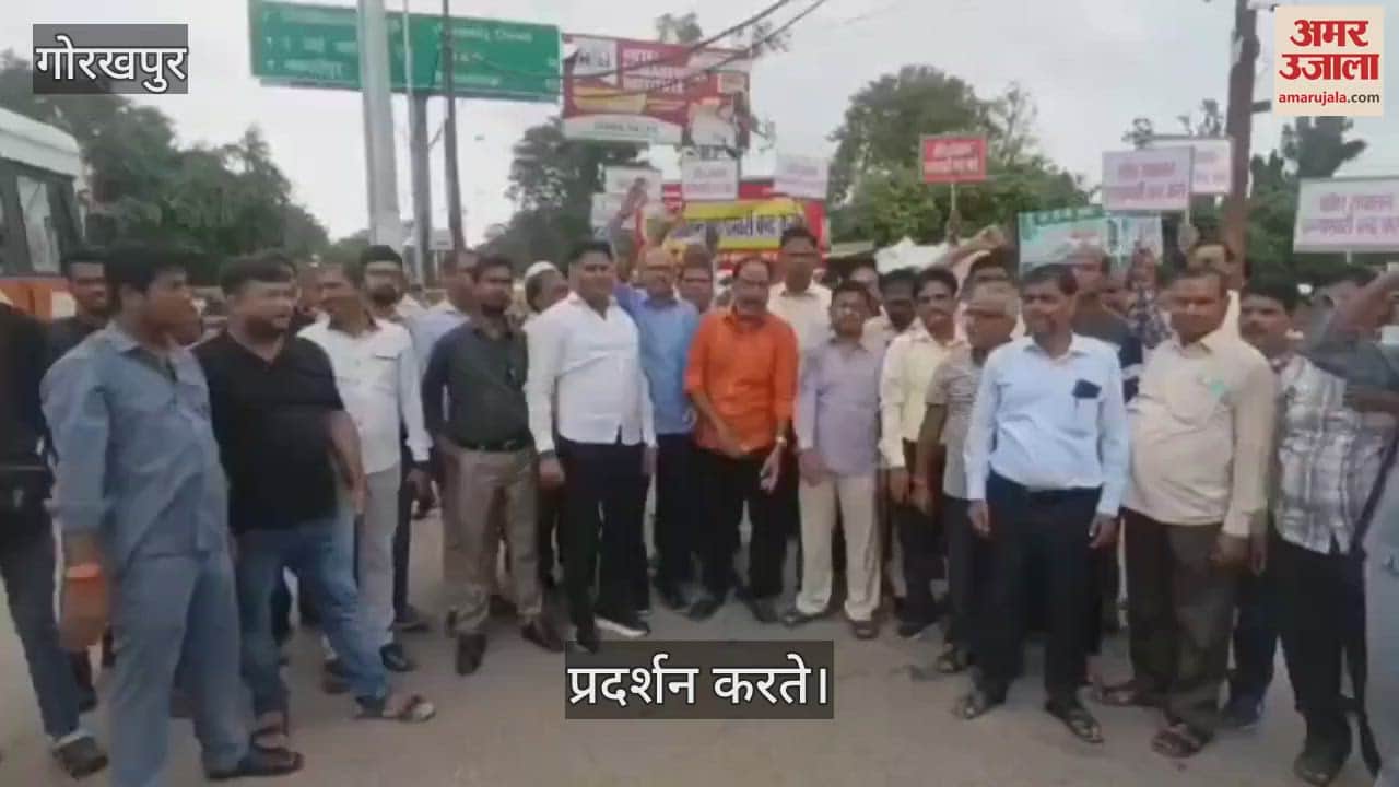 Roadways workers took to the streets against illegal buses and raised slogans