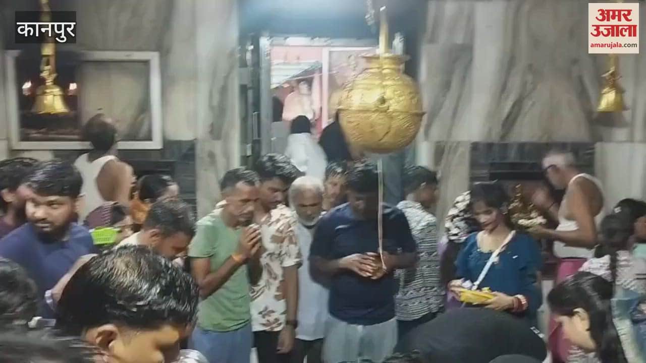 Due to continuous rain, the number of devotees in Siddhnath temple is decreasing