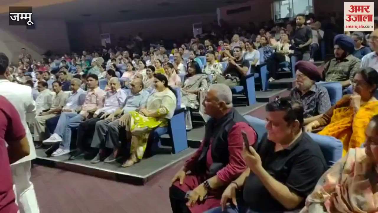 Minister Satish Sharma also became a listener in the evening decorated with music and encouraged the artists