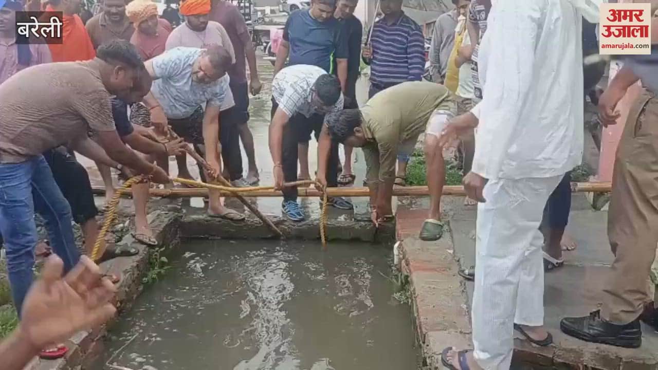 Two Kanwariyas fell into a drain along with their bike near Pashupatinath temple in Bareilly