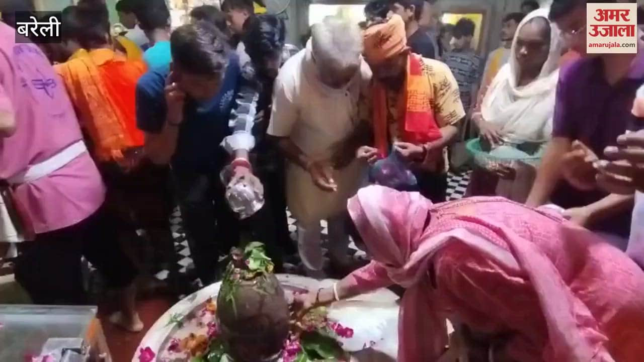 rain could not stop the devotees they reached the temple and performed Jalabhishek in Bareilly