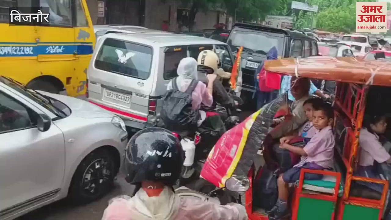 Bijnor: Jam in front of schools, children and parents stranded