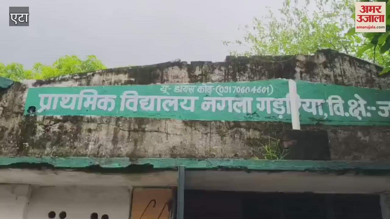 Children forced to study in dilapidated school