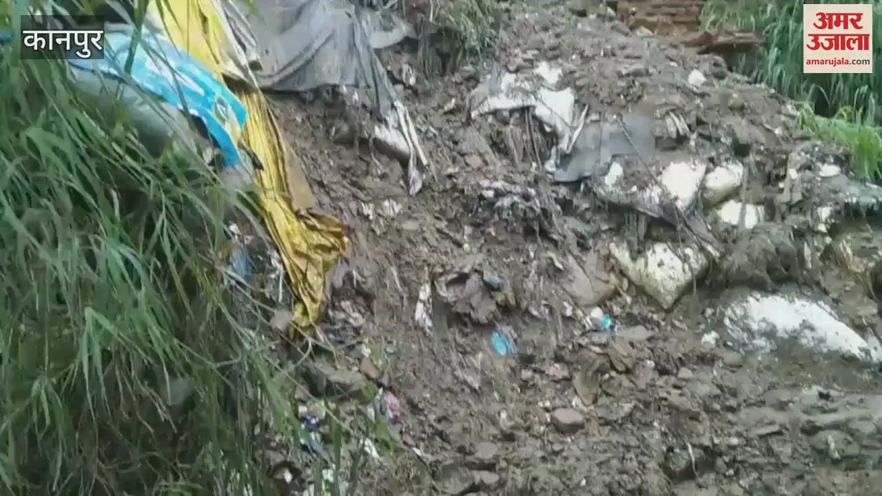 Poor families are living by building kutcha houses near Jajmau mound