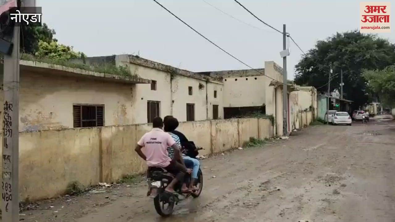 Road near Narayan Inter College in Bilaspur Mandi Shyam Nagar of Gautam Budh Nagar is in bad condition