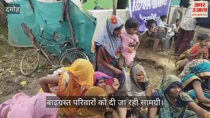 The grain merchant gave clothes and blankets to the children of flood-affected families