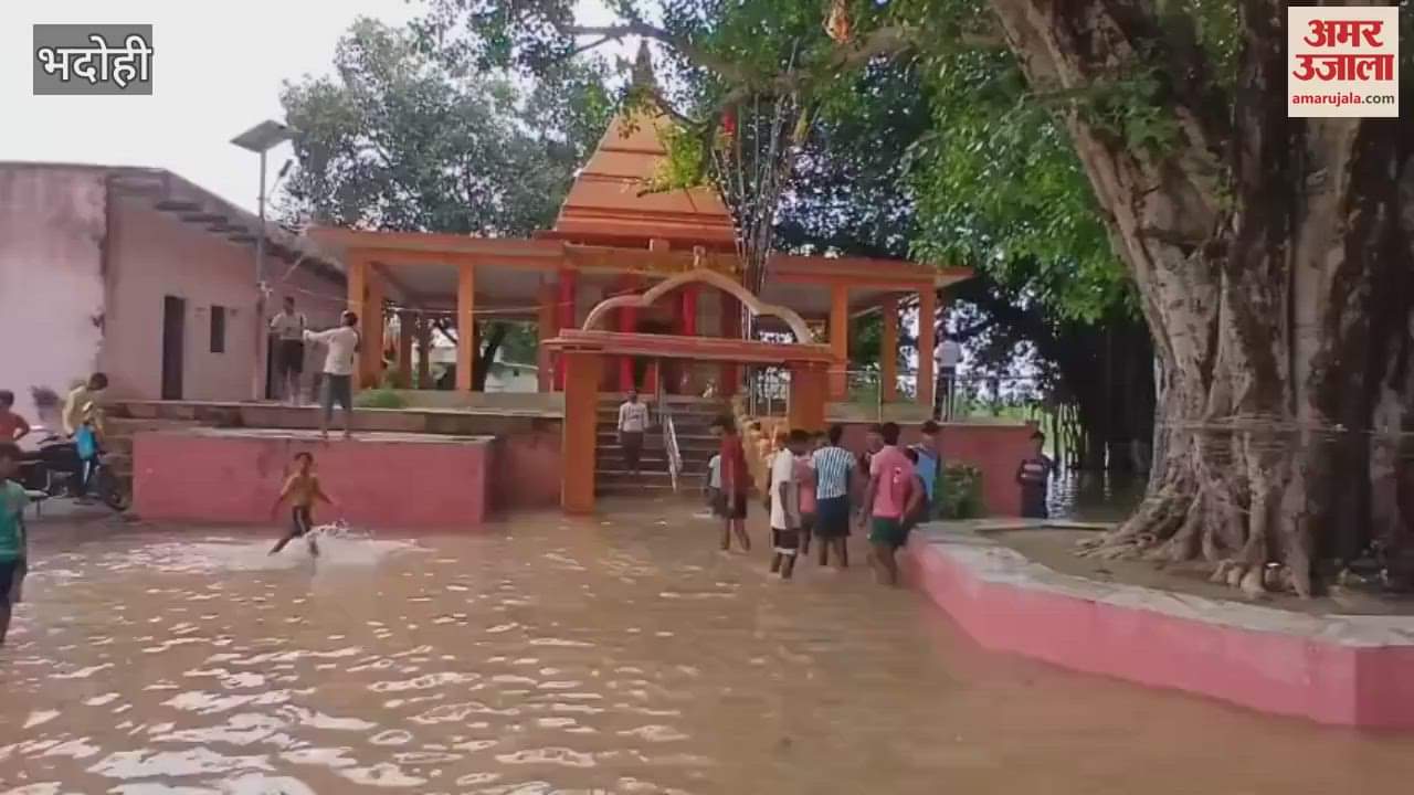 Many villages in Bhadohi lost connectivity water entered temples