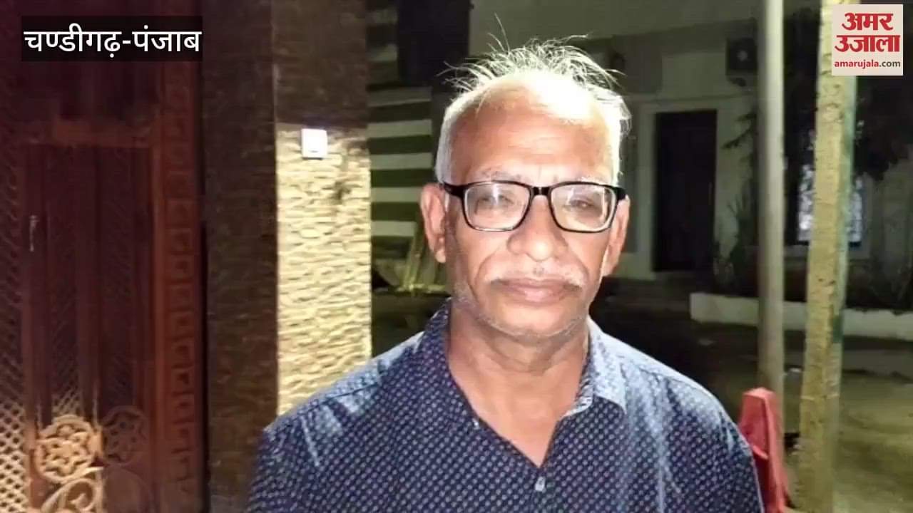 Snatching a mobile from person in Guruharsahaye