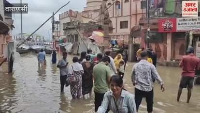 Ganga water came on road in Varanasi see VIDEO