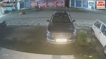 Video A speeding car ran over a bull at Dakdi Chowk in Ghumarwin killing it