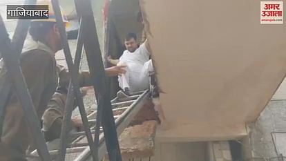 People Trapped Due To Collapse Of Bridge In Ghaziabad S Green View Apartment Society – Amar Ujala Hindi News Live