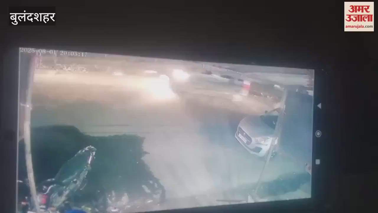 Bike riding robbers looted the mobile phone of a youth walking on the roadside in Bulandshahr