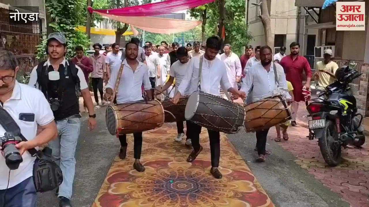 MP Manoj Tiwari arrived in wheel chair at temple inauguration in Noida