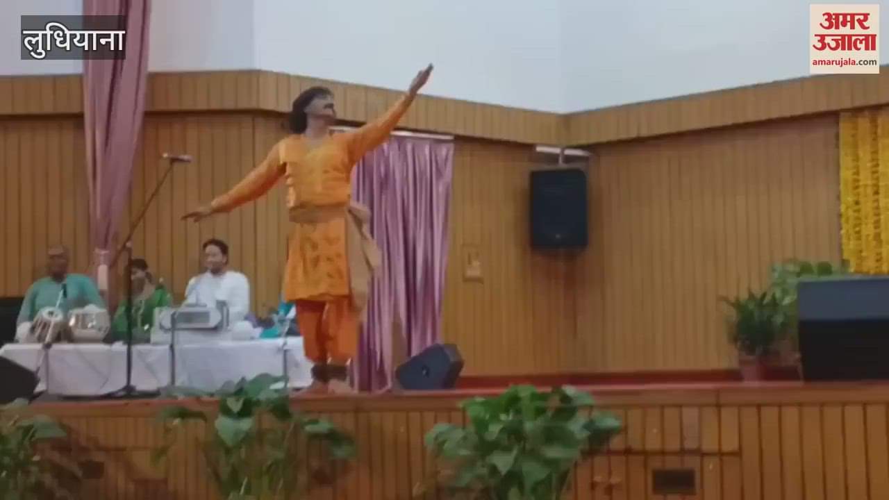 Guru Pandit Rajendra Gangani presented Kathak at Ramgarhia Girls College, Ludhiana