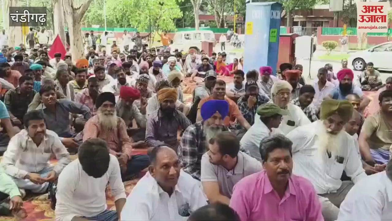 Tubewell workers sacked from their jobs protest outside Chandigarh Corporation office