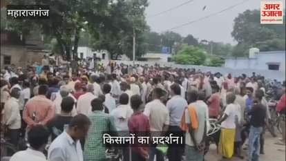 Crowd of farmers gathered for urea