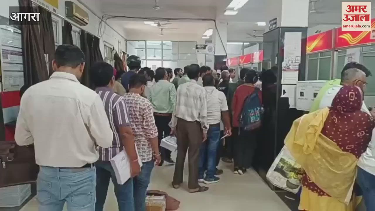 Crowds throng post offices before Rakshabandhan