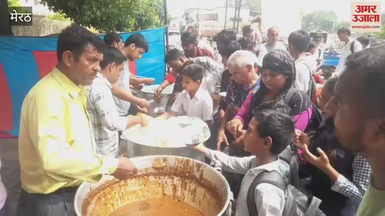 Meerut: Bileshwar Nath Mahadev temple organized a feast, people took the prasad