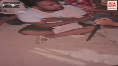 Villagers caught thief stealing from closed milk plant in Muradnagar