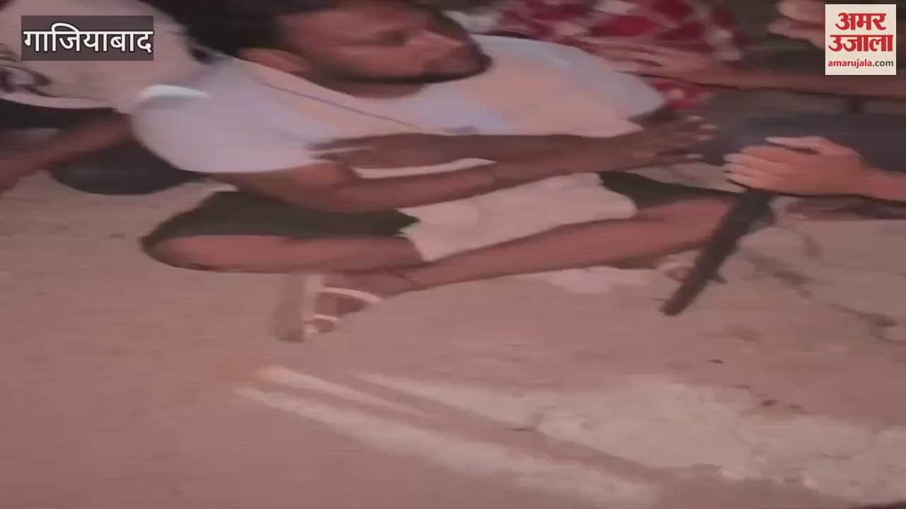 Villagers caught thief stealing from closed milk plant in Muradnagar