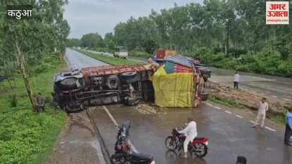 Two trucks collide violently in Kathua, jam on Jammu-Pathankot highway