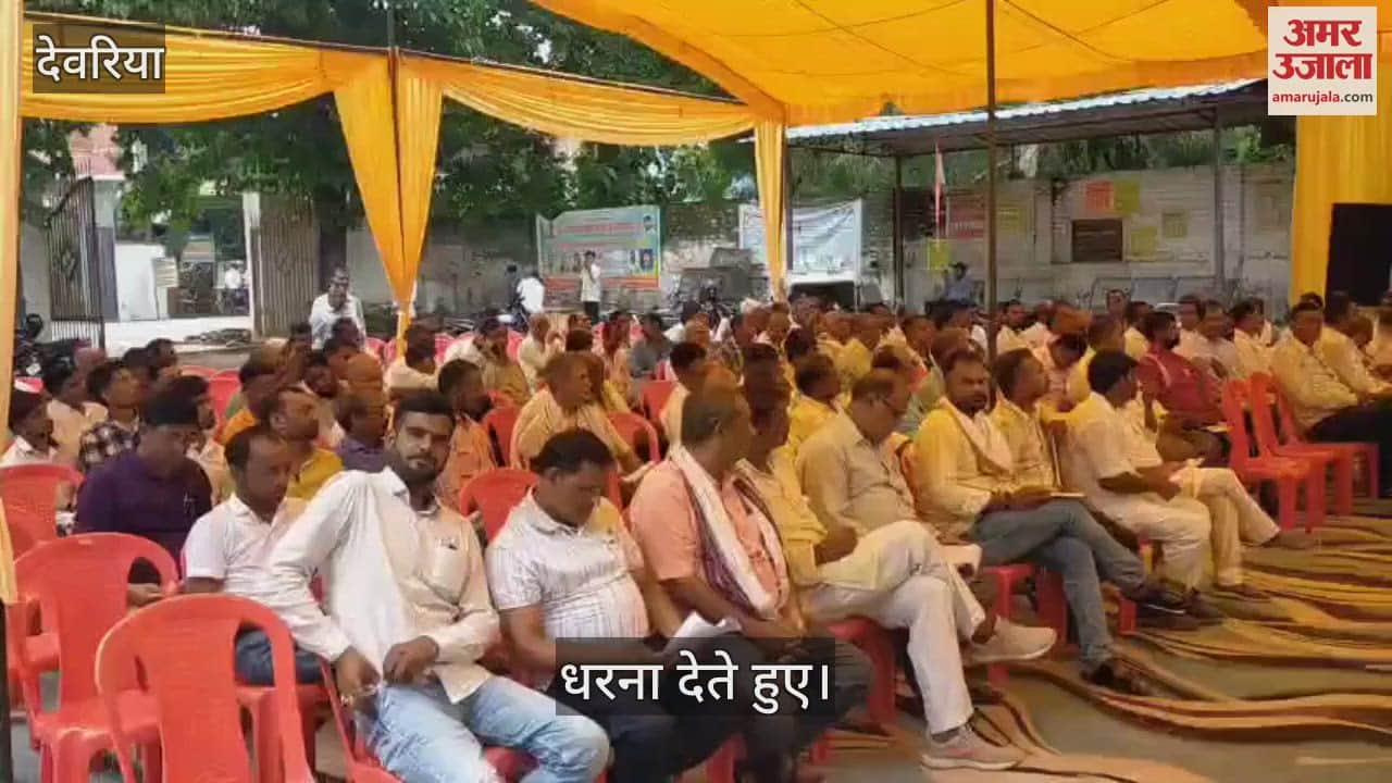 Non-teaching employees federation staged a sit-in