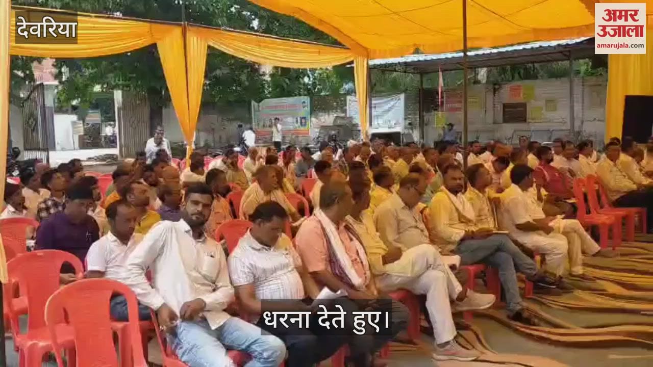 Non-teaching employees federation staged a sit-in