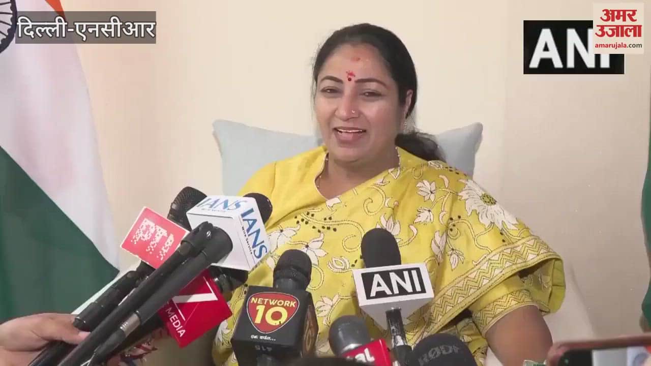 Delhi CM Rekha celebrated Rakshabandhan with school students