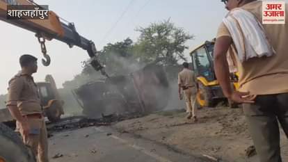 Kanwariyas got angry on smelling meat in Shahjahanpur, set DCM on fire