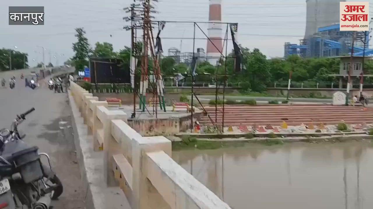 condition of the road near Panki Canal Bridge is bad, gravel is spread on the road