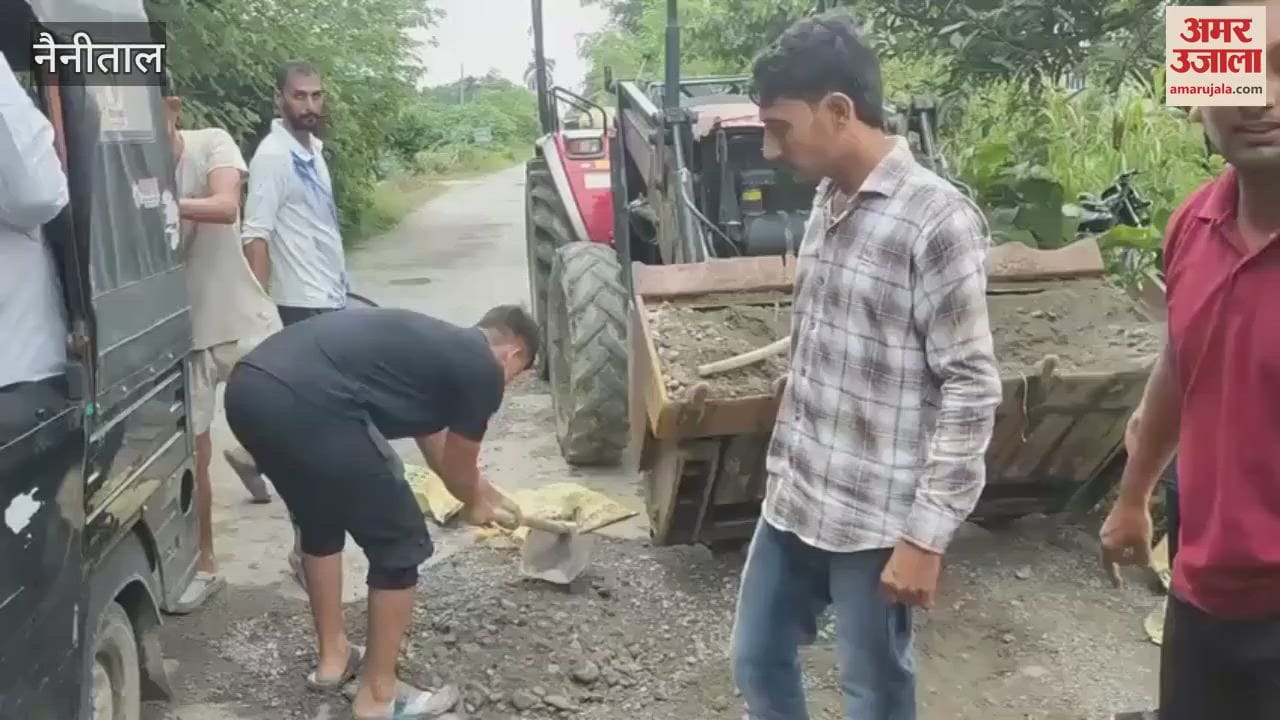 The villagers themselves filled the potholes in the road in Chhoi Ramnagar