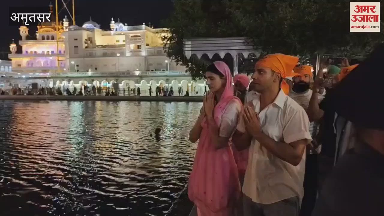 Bollywood actor Varun Dhawan visit Golden Temple